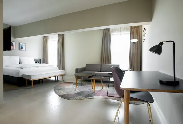 غرفة تنفيذية بسرير كينج، Nordic Hotel Lagos 1/4