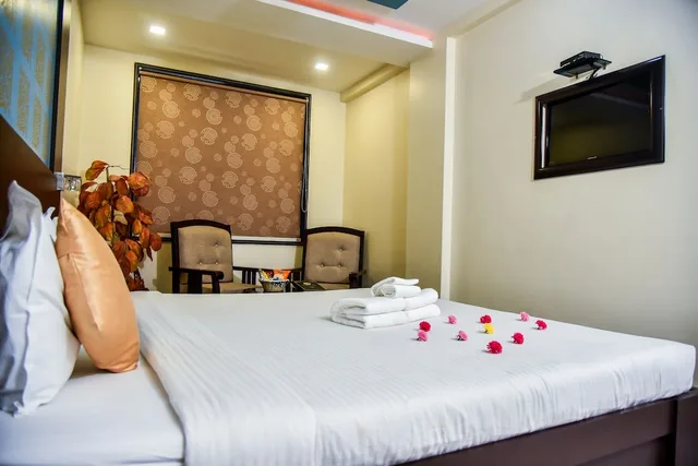 غرفة تنفيذية بسرير كينج، Hotel Tulsi 2/6