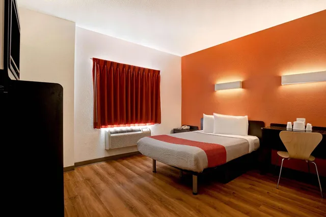 1 Queen Bed ADA/RI Shower، Motel6 Gilroy, CA 5/10