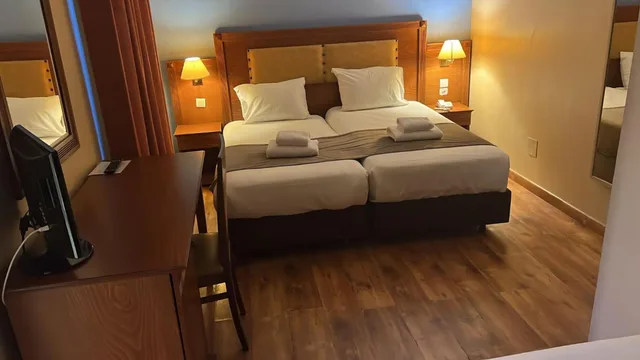 غرفة ثلاثية، 121 Hotel Paris 1/10