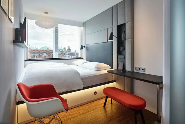 Premium, King Bed, with View, citizenM London Victoria Station 5/10
