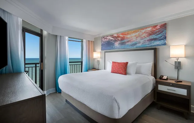 3 Bedrooms, Condo, Ocean Front، Grande Cayman Resort 5/10