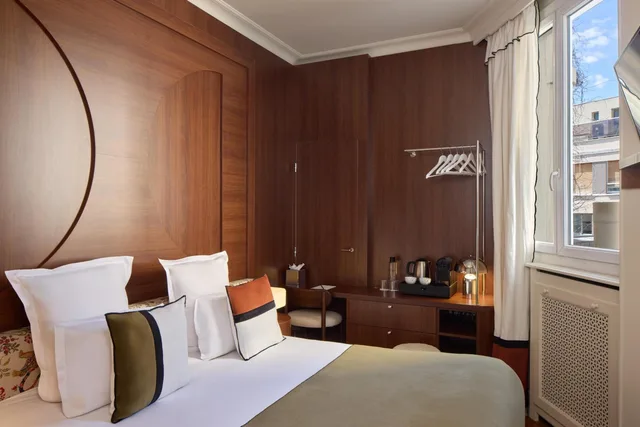 Tiny, Queen Bed، HOTEL D'ARGENSON 1/1