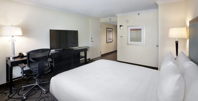 غرفة بسرير كوين لذوي الإعاقة، The Verve Hotel Boston Natick, Tapestry Collection by Hilton 4/7