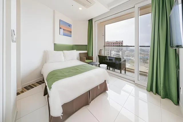 غرفة بسرير مزدوج بإطلالة جزئية على البحر، Aimi Jeju Beach Hotel 2/2