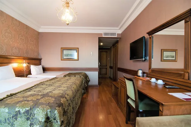 غرفة عائلية بسرير كينج وسرير فردي بإطلالة على المدينة مع أريكة، FERMAN HOTEL 10/11