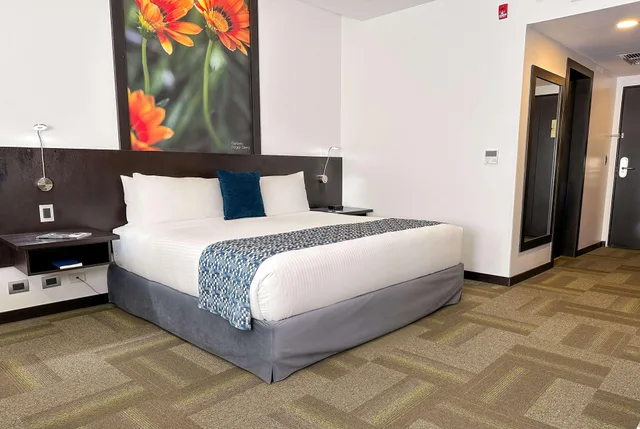 غرفة بسرير كينج، Wyndham Quito Airport 1/4