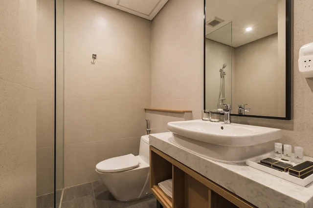 غرفة ديلوكس بسريرين منفصلين، Allura Azana Resort Tawangmangu 3/4