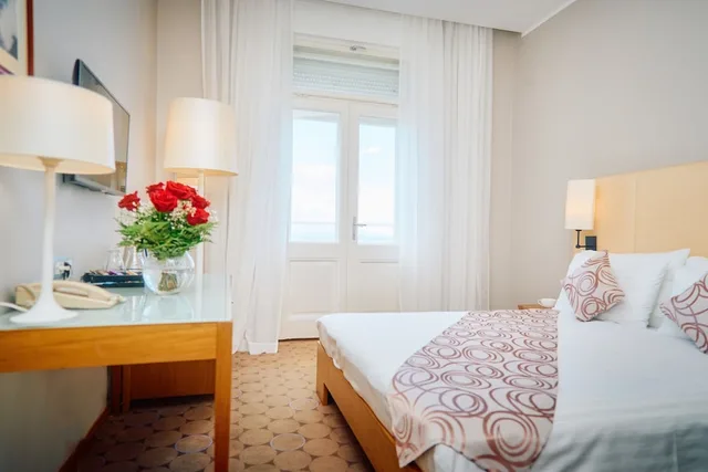 غرفة قياسية بسرير مزدوج أو سريرين منفصلين بإطلالة على المدينة، ASTORIA Hotel Opatija 3/8