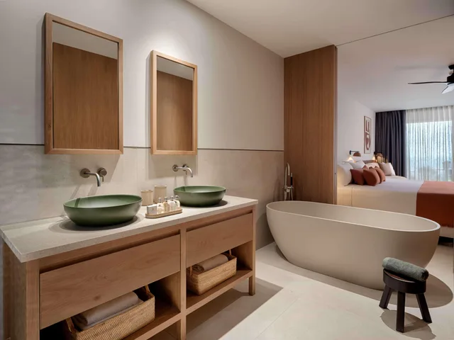 Swim Up, Junior Suite, Sea View, Adult Only، Royal Hideaway Corales Villas 4/4