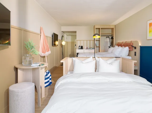 غرفة قياسية رباعية بسرير كينج وسرير كوين، Carlton Beach 2/5