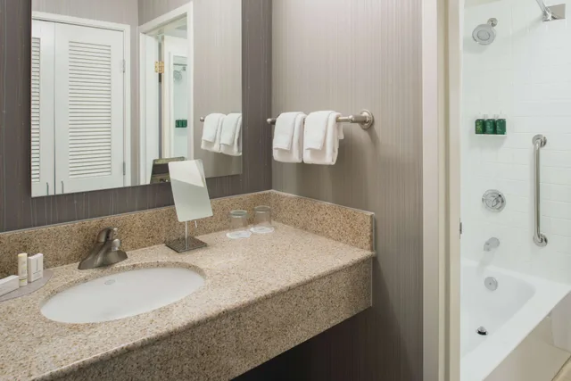 جناح بسرير كينج لذوي الإعاقة، Sonesta Select Seattle Bellevue Redmond 2/3