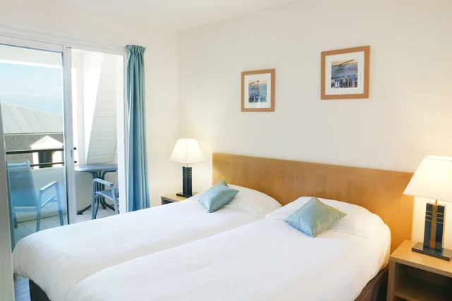 شقة بسريرين منفصلين بغرفة نوم واحدة مع أريكة، RESIDENCE REINE MARINE 2/4