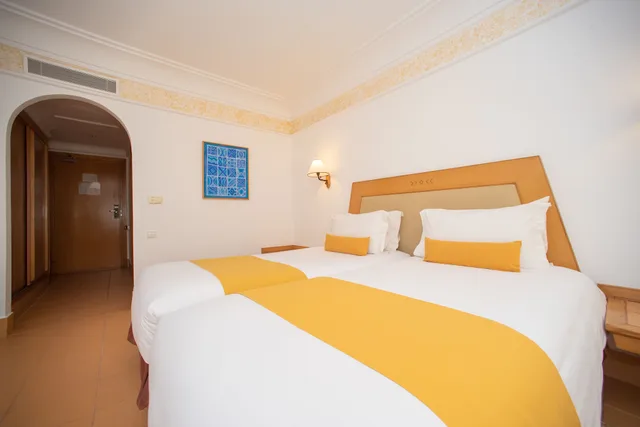 غرفة فاخرة بسريرين منفصلين بإطلالة على المسبح، Timoulay Hotel Spa Agadir 9/10
