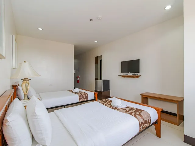 غرفة قياسية بسريرين منفصلين، Main Hotel And Suites 2/4