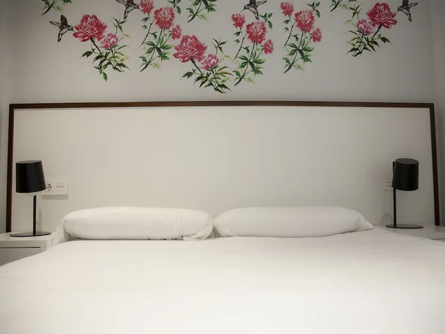 شقة بسرير كوين وسريرين فرديين بشرفة بـ3 غرف نوم مع أريكة، Flats Friends Soho Suites 6/10
