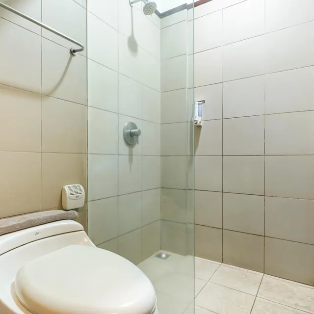Junior Suite, RedDoorz Plus @ Cipaganti Street 3 10/10