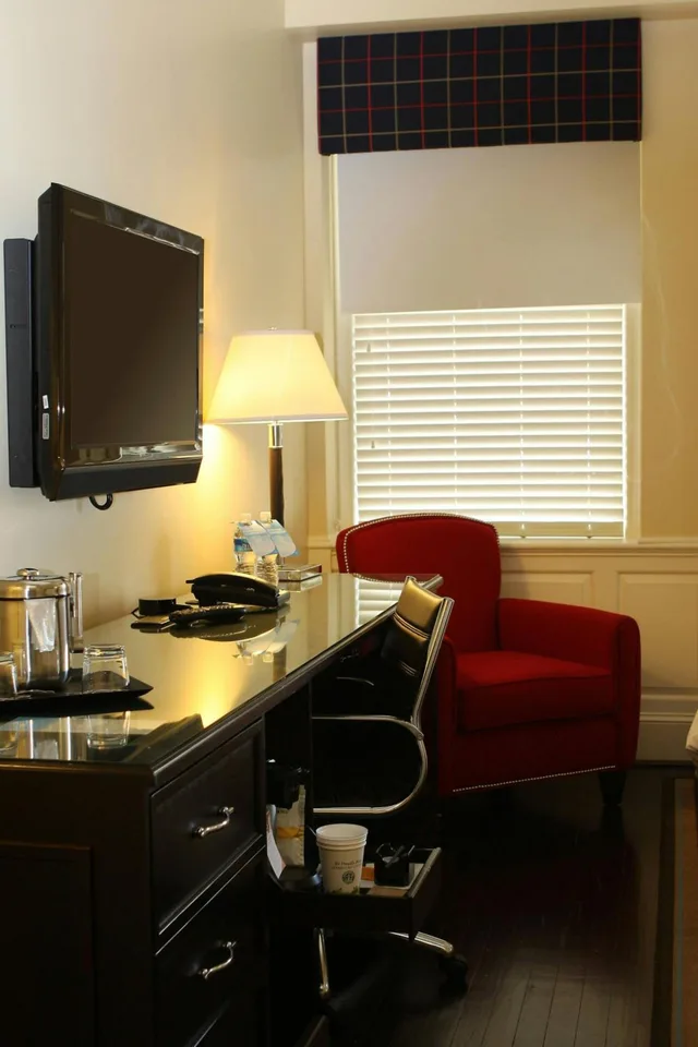 غرفة بسريرين مزدوجين في طابق منخفض، Sheraton Columbia Downtown Hotel 2/2