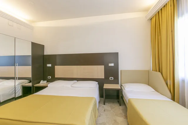 غرفة قياسية ثلاثية، Hotel Boomerang Roma 2/2