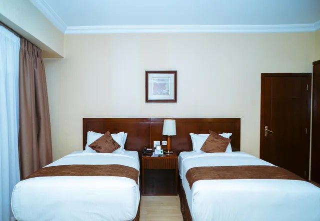 غرفة بسريرين منفصلين، Capital Hotel And Spa 1/7