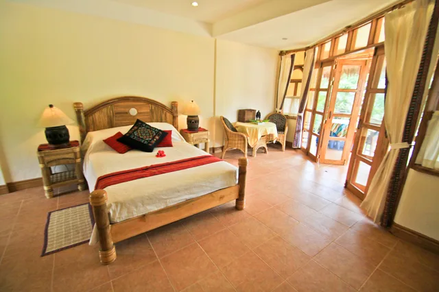 غرفة تنفيذية بسرير كوين بإطلالة على الحديقة، Coco Grove Beach Resort 2/10