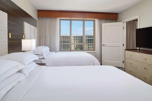 2 Bedrooms, Partial Ocean View, Balcony, Grand Waikikian By Hilton Grand Vacations 1/3