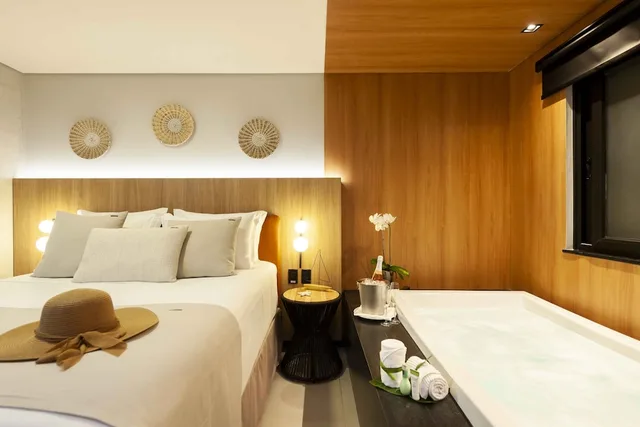 Luxury, Queen Bed, Hot Tub, Pousada Antonella 1/10