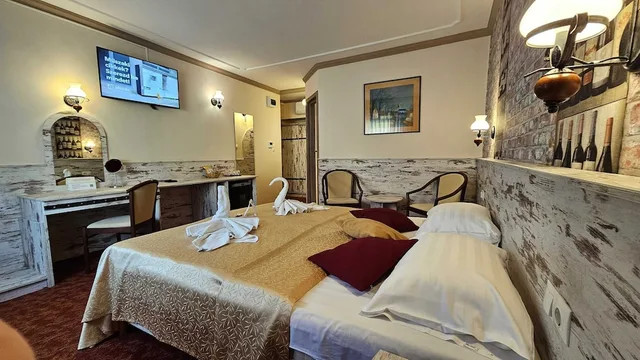 Vintage, Twin Beds، Hotel Korona Eger 3/4