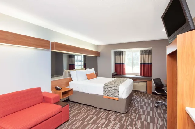 غرفة قياسية بسرير كوين لذوي الإعاقة، Microtel Inn Suites By Wyndham Springfield 2/6