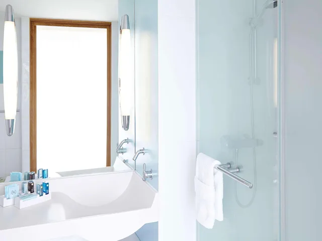 غرفة قياسية بسرير كوين مع أريكة، NOVOTEL EDINBURGH CENTRE 2/3