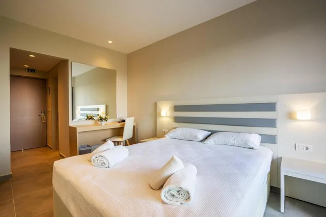 غرفة ثلاثية، Cnic Gemini Hotel 6/7