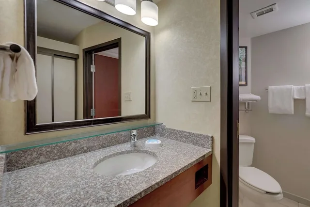 غرفة بسريرين كوين، Drury Inn & Suites Charlotte University Place 5/5