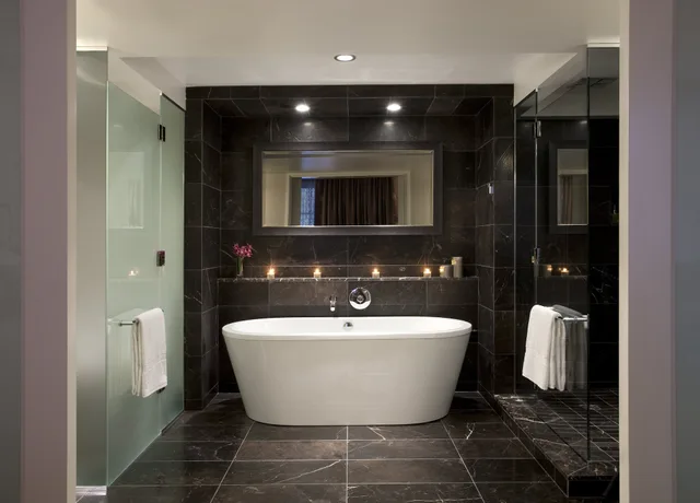Grand, Gallery, Premier, Suite, King Bed, with View، Rosewood Hotel Georgia 3/3