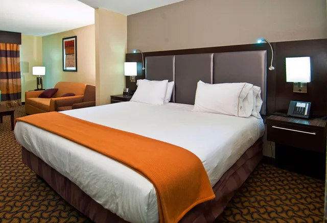 غرفة بسرير كينج، Holiday Inn Express Hotel And Suites Jackson Pearl Intl Airport 2/2