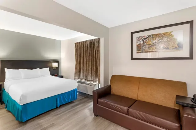 Suite, Queen Bed, MainStay Suites Little Rock West Near Medical Centers 2/5
