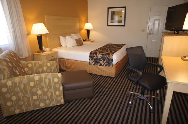 غرفة قياسية بسرير كينج بمطبخ صغير، Best Western Plus Executive Inn & Suites 2/7
