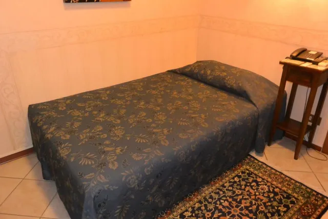 غرفة مفردة، Hotel Italia 5/7
