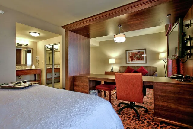 استوديو بسرير كينج، Hampton Inn And Suites Scottsdale Riverwalk 1/2