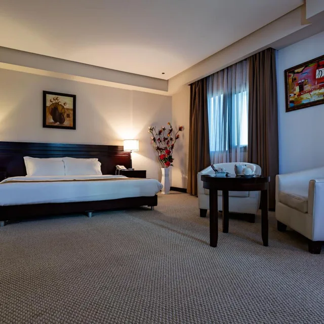 جناح جونيور، Monroe Hotel Bahrain 3/3