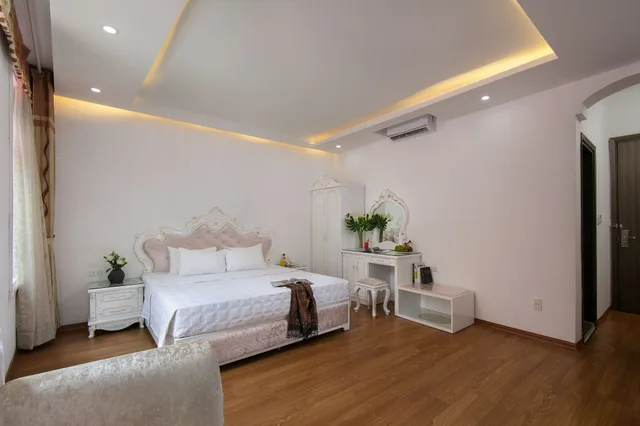 جناح بسرير كينج بشرفة، Kingly Hotel 1/2