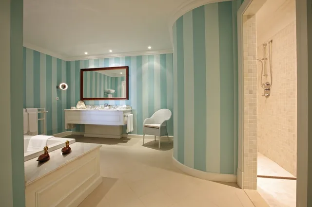 Master, Suite, King Bed, Garden and City View, Main Building، The Yeatman 5/5