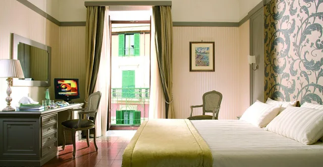 غرفة قياسية بسرير مزدوج بإطلالة على المدينة، Grand Hotel Europa Palace 1/4