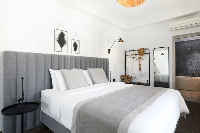 جناح شهر العسل بسرير مزدوج بإطلالة على البحر بمسبح خاص، Petit Palace Suites 1/8