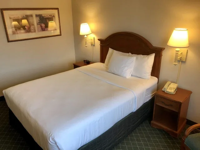 Deluxe, Studio, Suite, King Bed, Baymont By Wyndham Bellingham 5/10