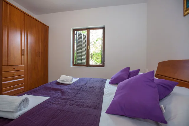 شقة بسرير كينج بغرفة نوم واحدة مع أريكة، APARTMENTS VILLA ROZA 5/9