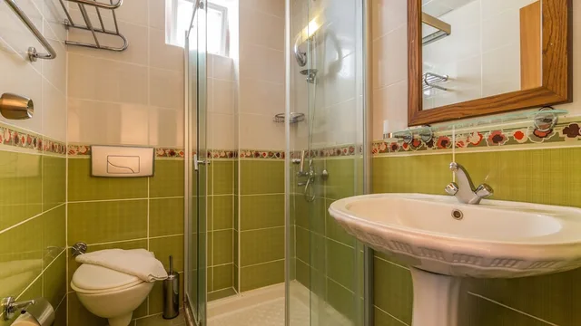 Room, Triple, Murphy Bed، Honeymoon Hotel 6/6