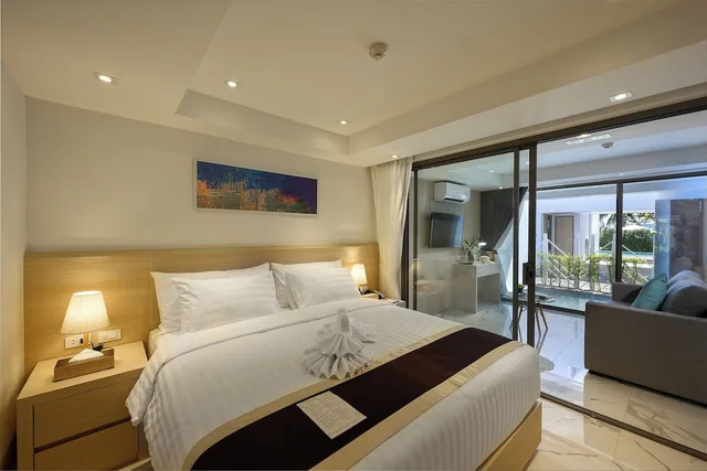 Executive, Suite, King Bed, Pool Access، The Beachfront Hotel Phuket 1/3