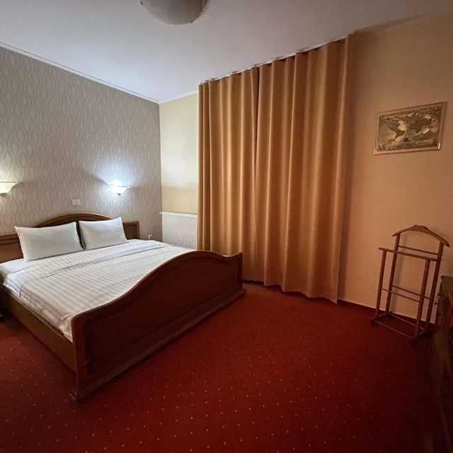 Suite, King Bed, Ibis Styles Dunarea Galati 4/6
