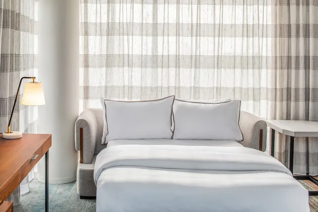 غرفة بسرير كينج مع أريكة، The Westin Buckhead 2/13