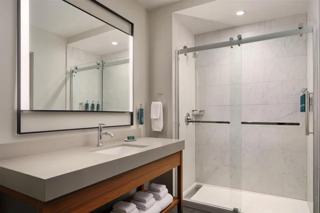 استوديو بسريرين كوين مع أريكة، DoubleTree by Hilton Greenville Airport 2/2